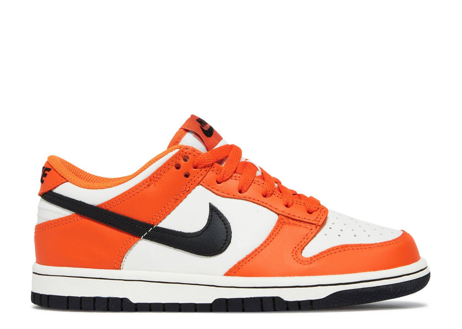 Nike Dunk Low Halloween 2022 sneakers for kids in phantom, orange, and black hues with leather upper and Nike branding. Size EU37.5.